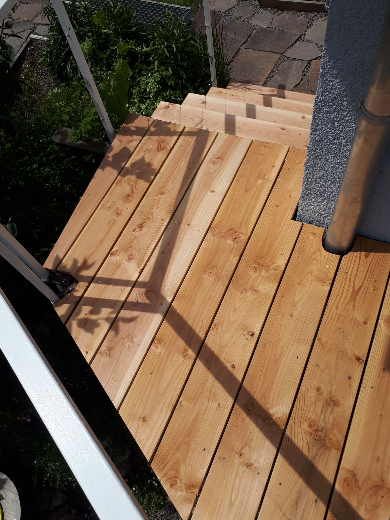 Terrasse in Rangendingen mit Lärchenbelag Bild 10