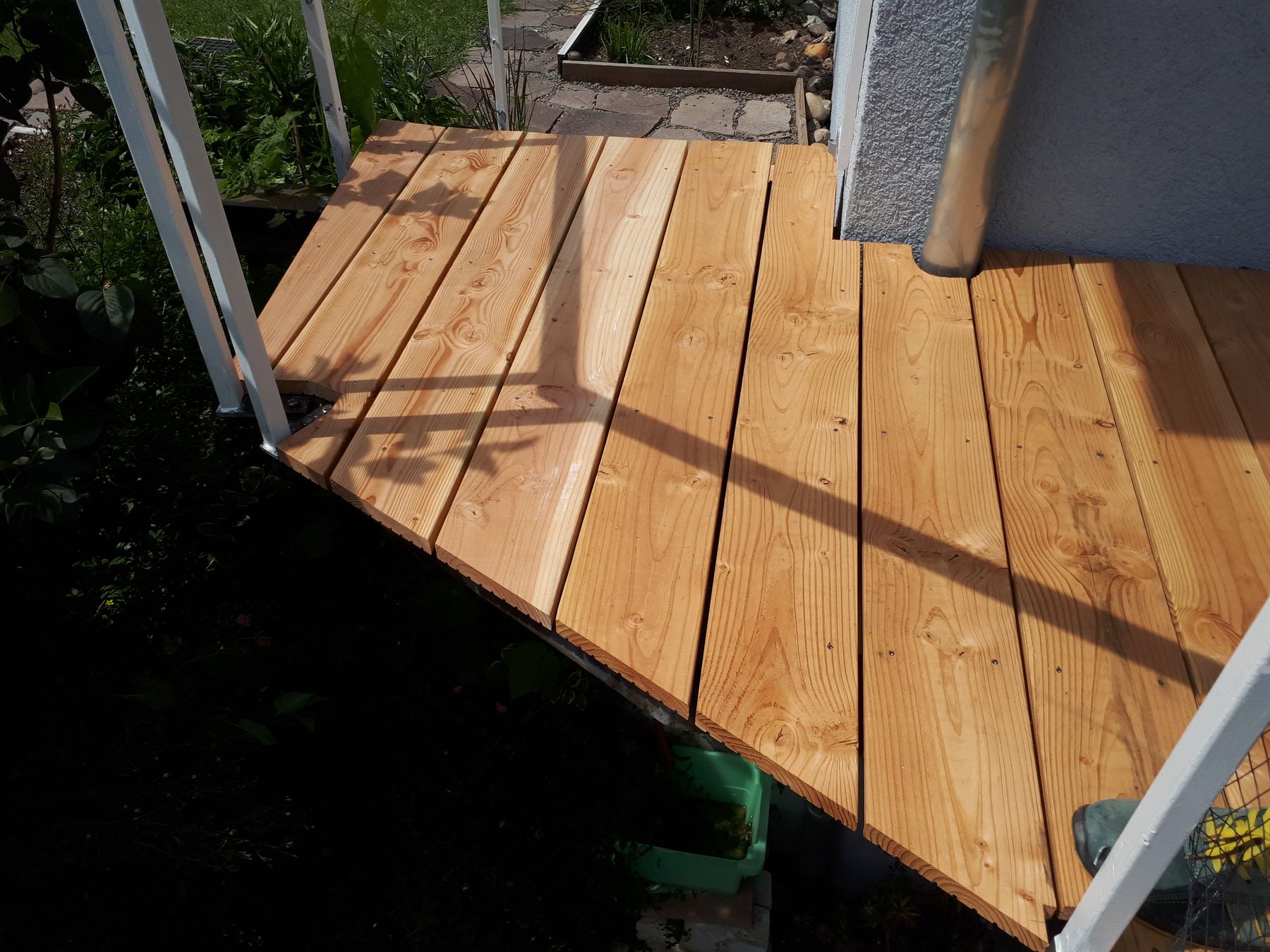 Terrasse in Rangendingen mit Lärchenbelag Bild 11