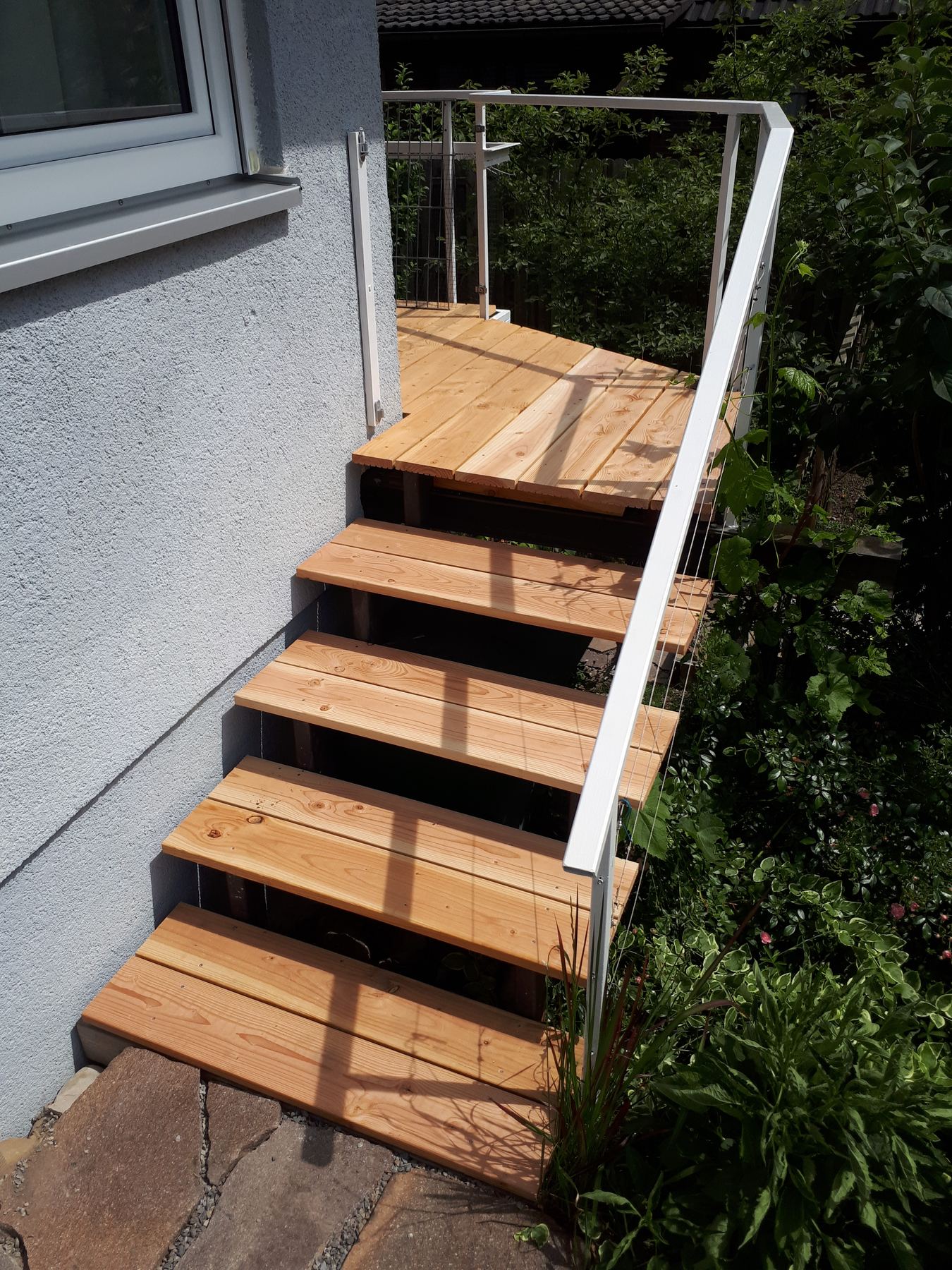 Terrasse in Rangendingen mit Lärchenbelag Bild 3