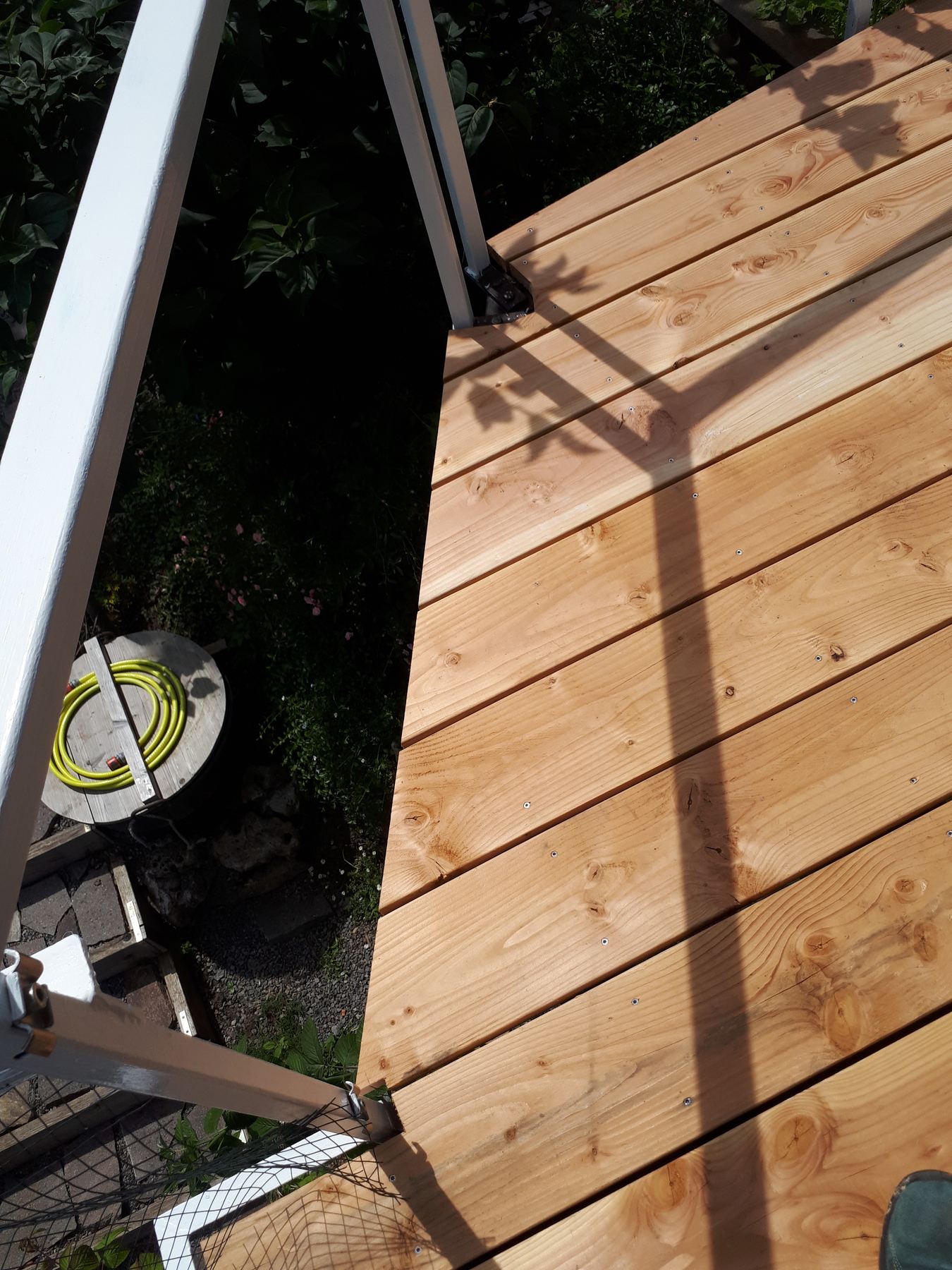 Terrasse in Rangendingen mit Lärchenbelag Bild 7