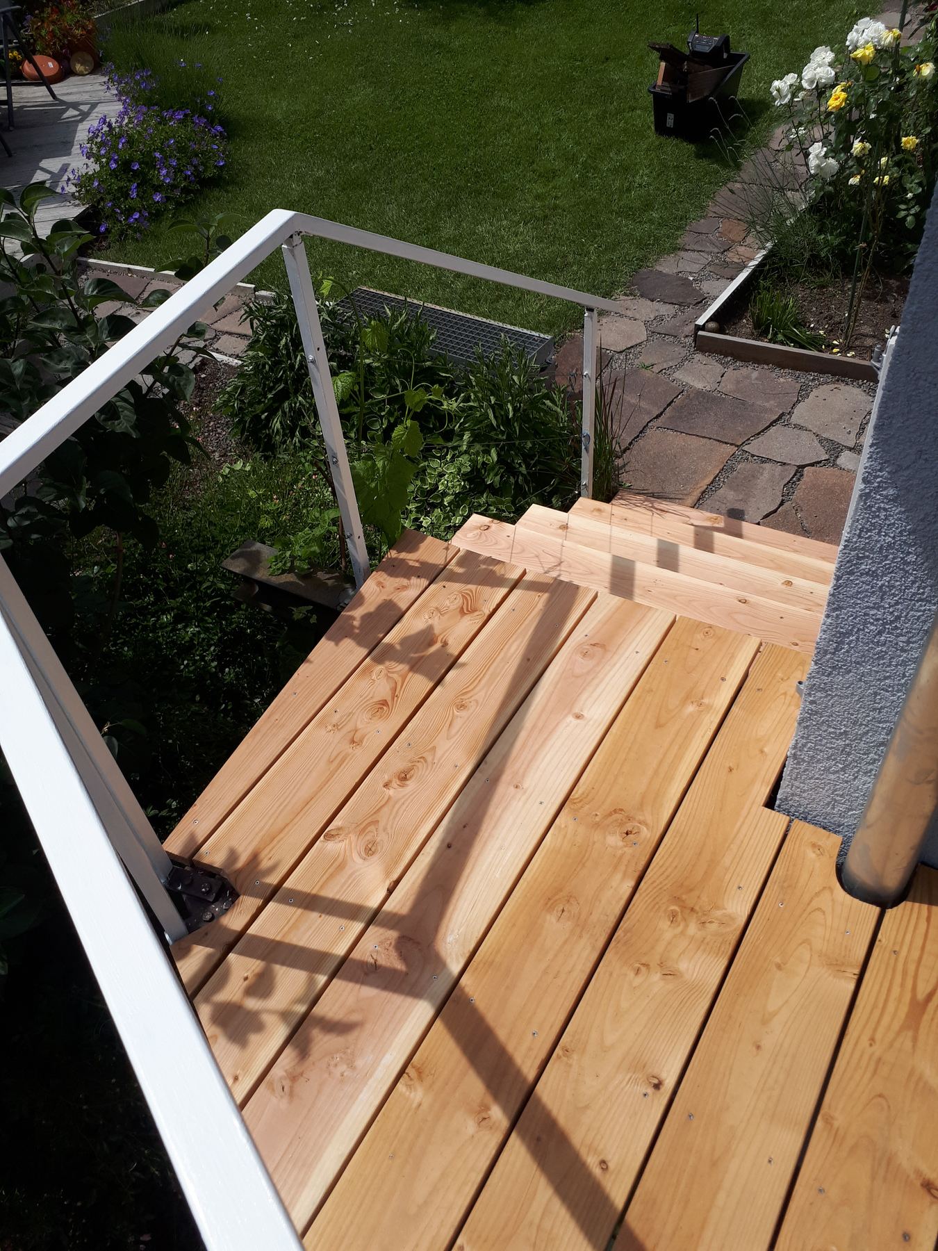 Terrasse in Rangendingen mit Lärchenbelag Bild 9